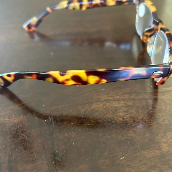 Peepers tortoise blue light readers 1.50 strength
New , no scratches worn once - Picture 4 of 4
